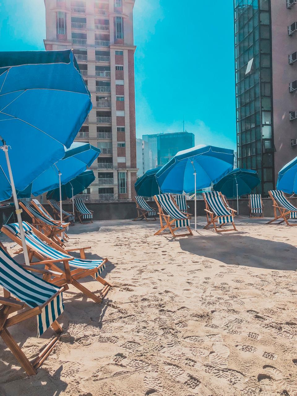 Praia na cobertura da unidade GOWORK Paulista, em São Paulo.